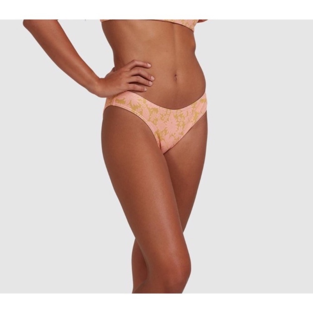 Billabong •• Floral Summer Sun Pink Chloe Underwire Bikini Top | Bondi Bottom - Picture 6 of 16